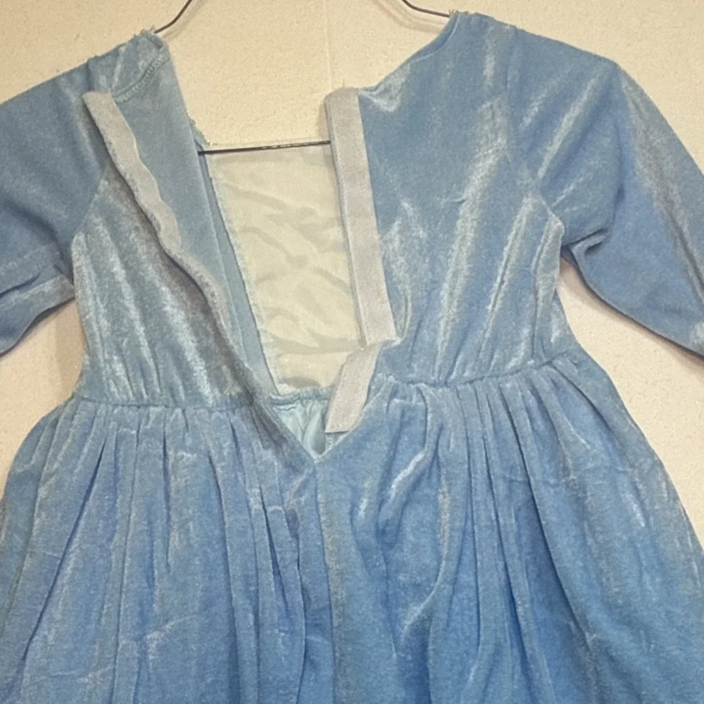 Girls Princess Costume Dress w/ removable Cape Size 6/8Y Blue/Silver medieval